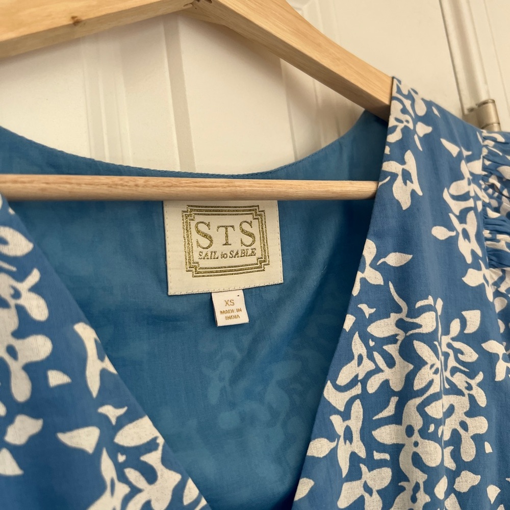 Sail to Sable Blue and White Floral V-Neck Dress Easter Cottage. Summer chic - Picture 2 of 7